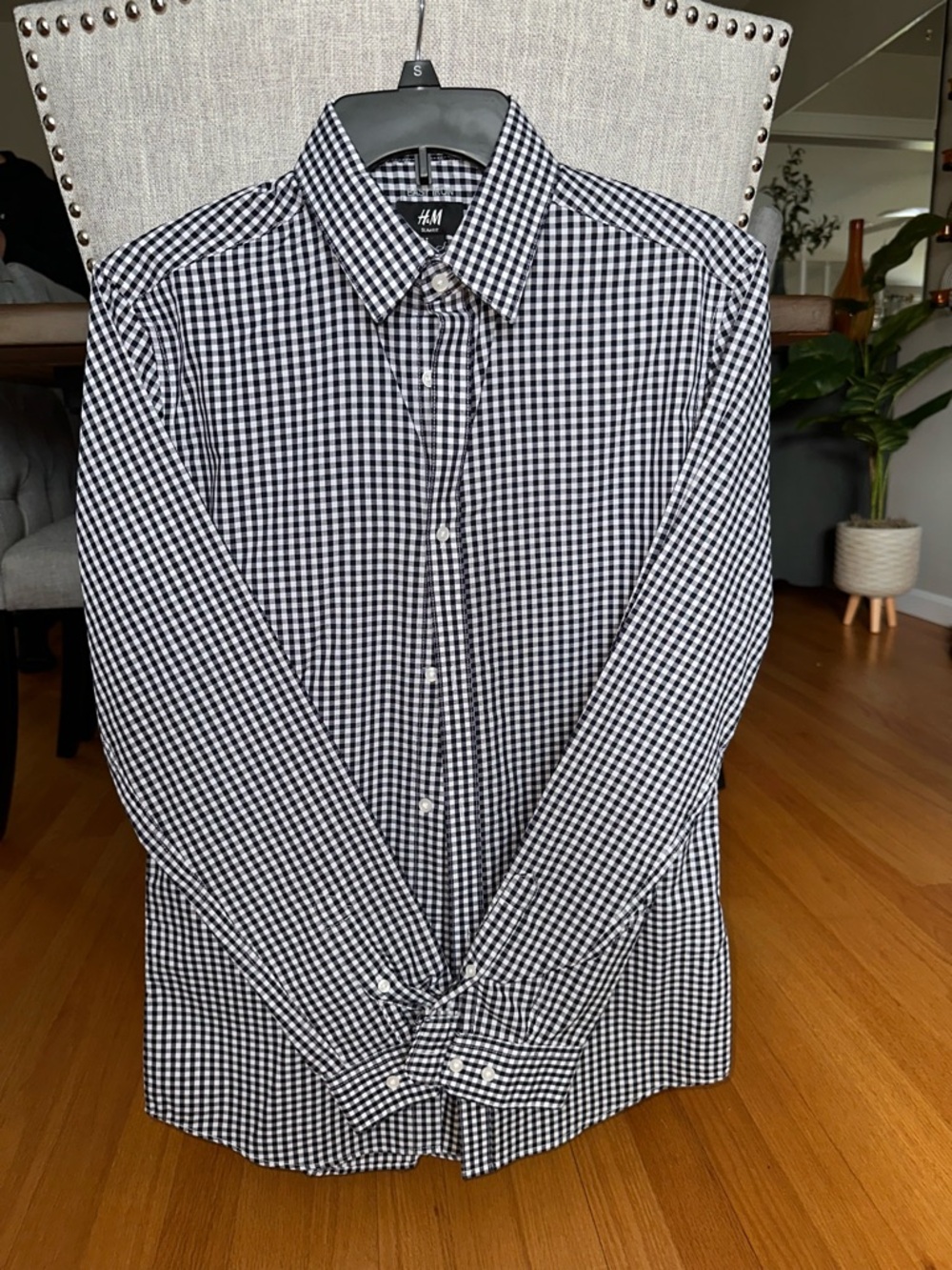 H&M Black and White Gingham Long-Sleeve Button-Down Shirt Men